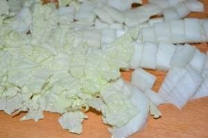 salat-s-kopchenoj-kuricej-ananasom-i-pekinskoj-kapustoj-02