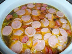 Суп «Баварский с брокколи, охотничьими колбасками и сосисками»