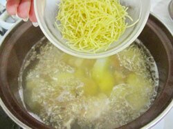Суп с плавленым сыром и базиликом