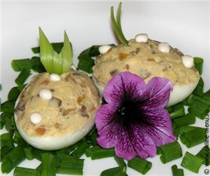 Яйца, фаршированные овощами и печенью трески рецепт