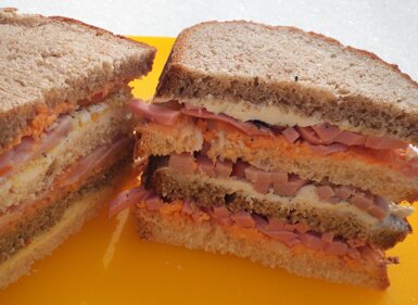 Бутерброды с колбасой и сыром «Полосатый рейс» рецепт с фото 