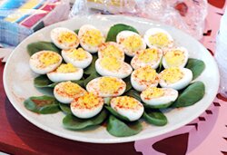 Яйца фаршированные рецепты чем нафаршировать яйца 
